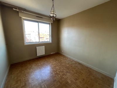 APPARTEMENT T4 A VENDRE - ST ETIENNE BADOUILLERE - 92 m2 - 130 000 €