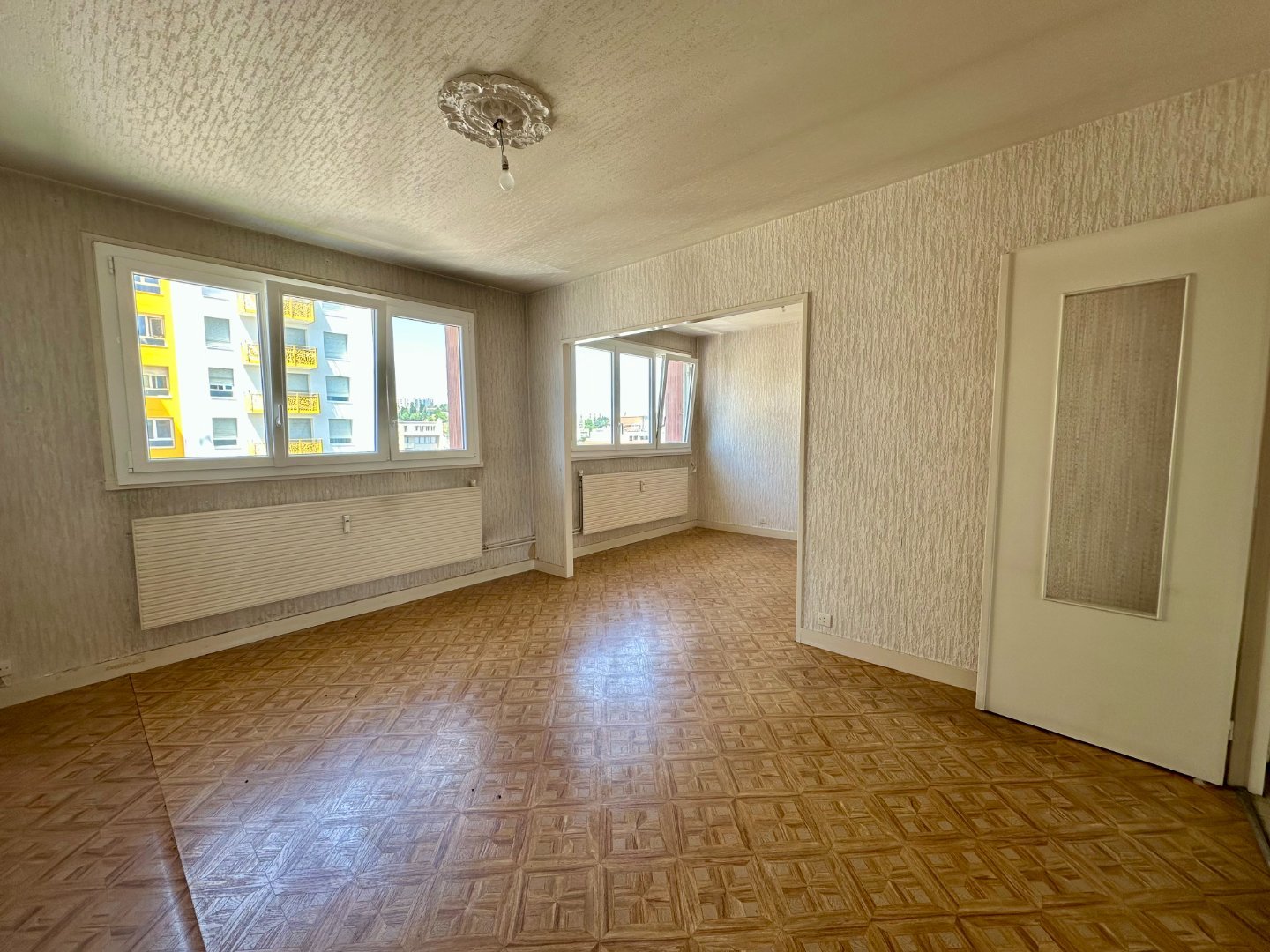 APPARTEMENT T4 - ST ETIENNE BELLEVUE - 67.78 m2 - 65�000�&euro;