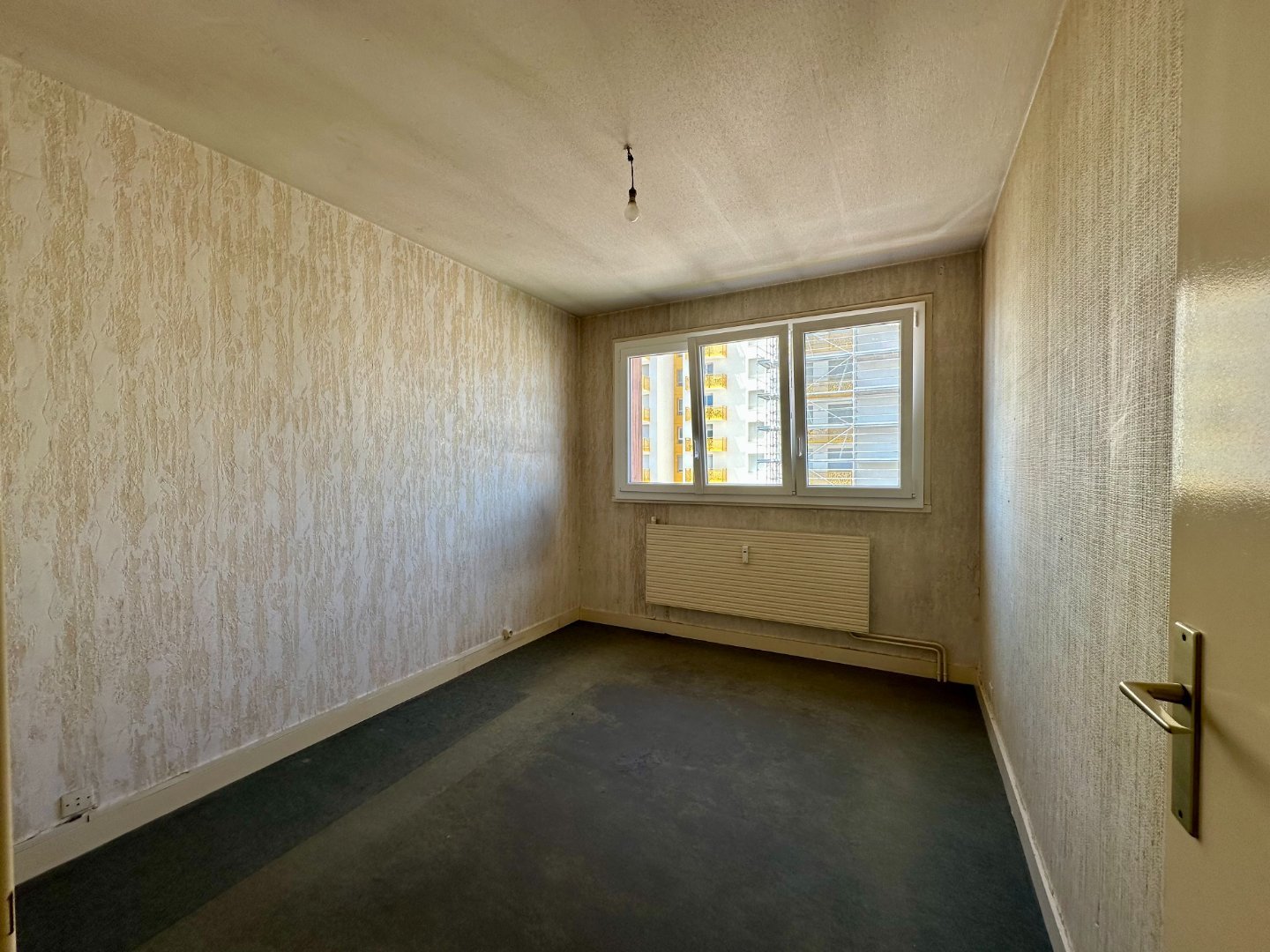 APPARTEMENT T4 - ST ETIENNE BELLEVUE - 67.78 m2 - 65�000�&euro;