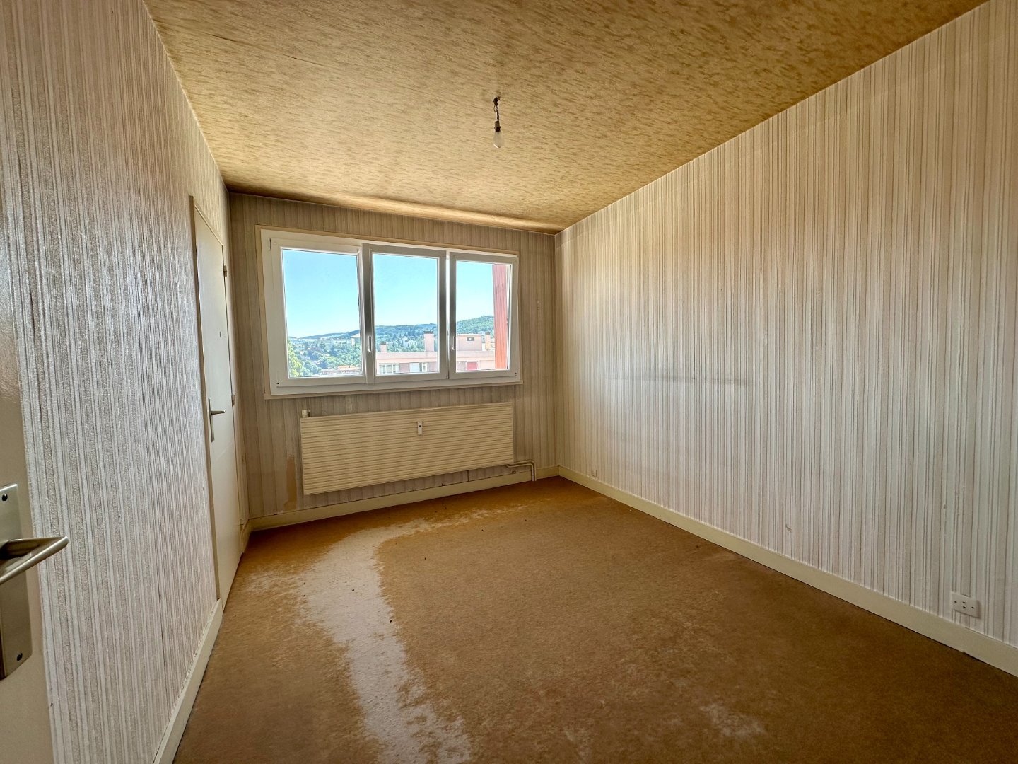 APPARTEMENT T4 - ST ETIENNE BELLEVUE - 67.78 m2 - 65�000�&euro;