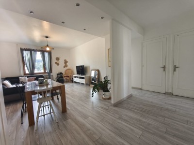APPARTEMENT T4 A VENDRE - ST ETIENNE BELLEVUE - 96.84 m2 - 125 000 €