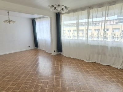 APPARTEMENT T4 A VENDRE - ST ETIENNE BERGSON - 83 m2 - 96 000 &euro;