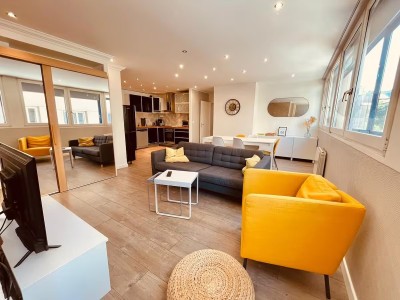 Meubl entirement T4 avec stationnement - ST ETIENNE CENTRE VILLE - 80.18 m2 - 128500€