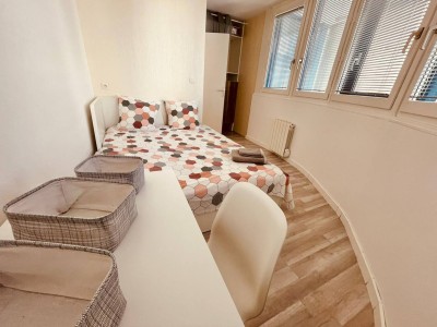 Meubl entirement T4 avec stationnement - ST ETIENNE CENTRE VILLE - 80.18 m2 - 128500€