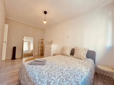 Meubl entirement T4 avec stationnement - ST ETIENNE CENTRE VILLE - 80.18 m2 - 128500€