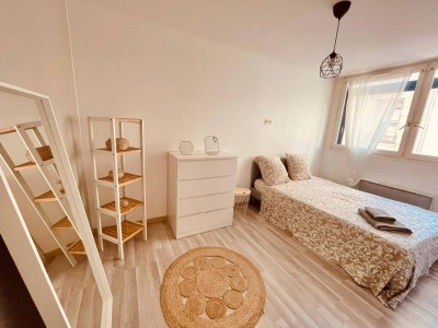 Meubl entirement T4 avec stationnement - ST ETIENNE CENTRE VILLE - 80.18 m2 - 128500€