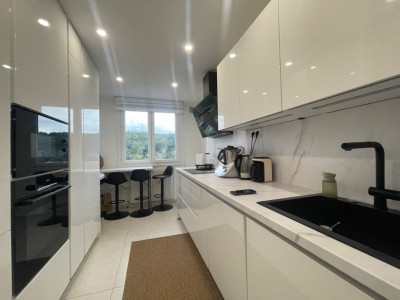 Appartement en parfait tat T4 avec Balcon garage A VENDRE - ST ETIENNE CENTRE VILLE - 75.36 m2 - 135000€