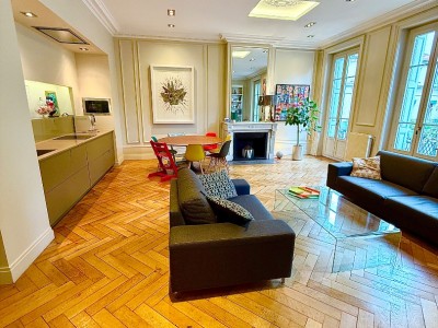 APPARTEMENT T4 A VENDRE - ST ETIENNE CENTRE VILLE - 130 m2 - 270000€