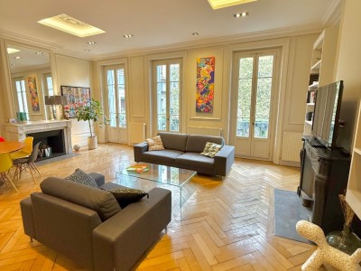 APPARTEMENT T4 A VENDRE - ST ETIENNE CENTRE VILLE - 130 m2 - 270000€