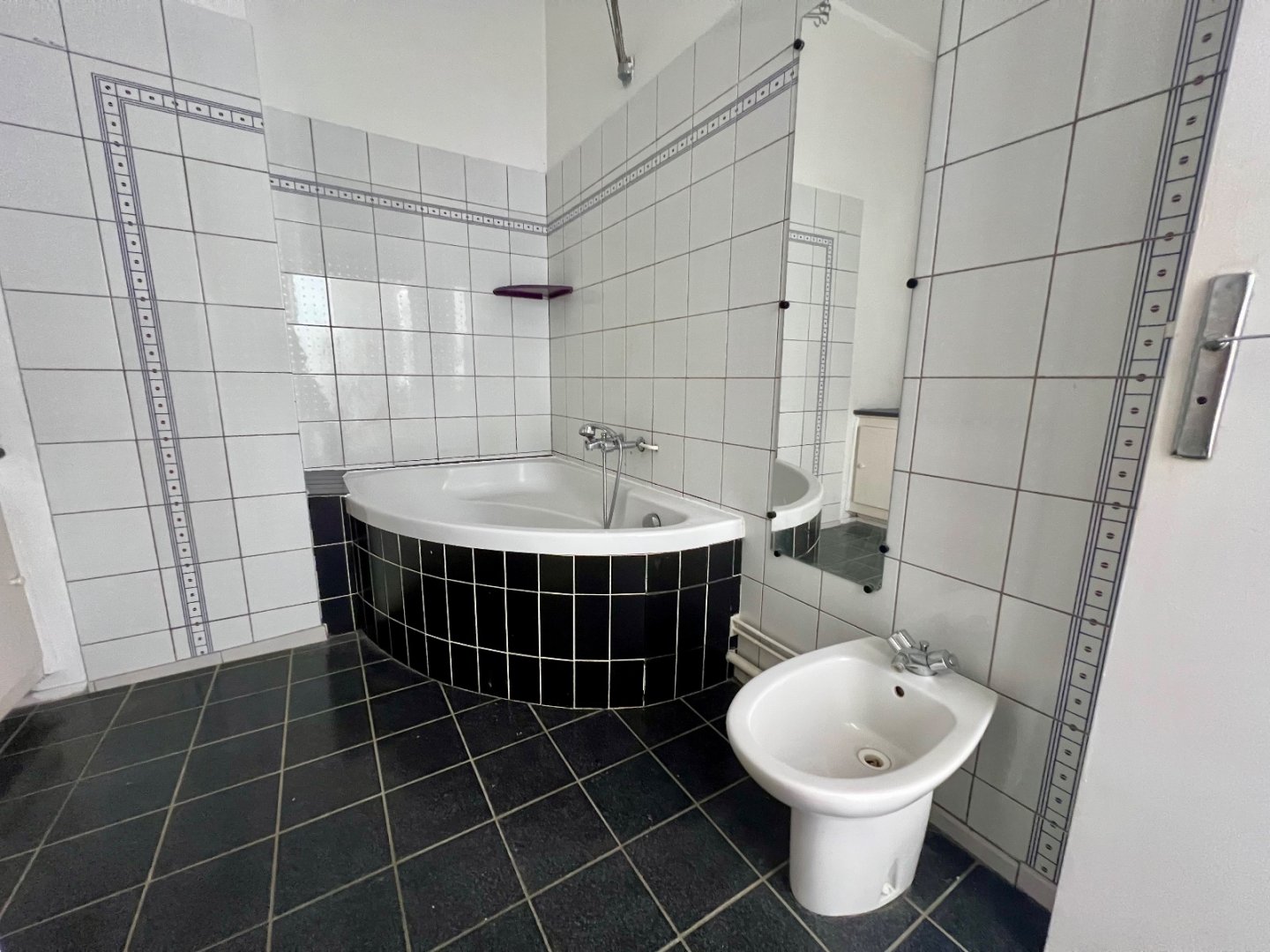 APPARTEMENT T4 - ST ETIENNE CENTRE VILLE - 106.09 m2 - VENDU