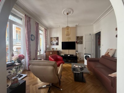 APPARTEMENT T4 A VENDRE - ST ETIENNE CENTRE VILLE - 115.57 m2 - 150 000 €