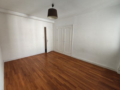 APPARTEMENT T4 A VENDRE - ST ETIENNE CENTRE VILLE - 90.17 m2 - 107 000 €
