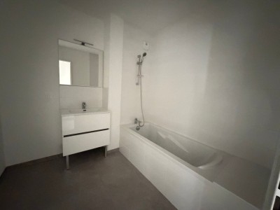 APPARTEMENT T4 A VENDRE - ST ETIENNE CHATEAUCREUX - 90.67 m2 - 300 000 &euro;