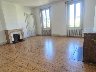 APPARTEMENT T4 A VENDRE - ST ETIENNE CHAVANELLE - 123 m2 - 120 000 €