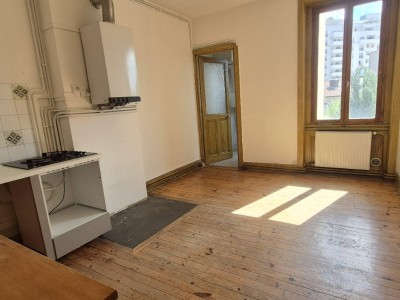 APPARTEMENT T4 A VENDRE - ST ETIENNE CHAVANELLE - 123 m2 - 120 000 €