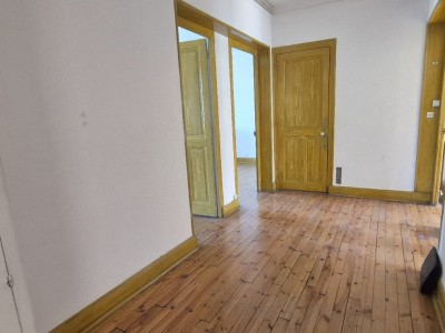 APPARTEMENT T4 A VENDRE - ST ETIENNE CHAVANELLE - 123 m2 - 120 000 €