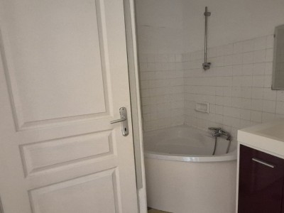 APPARTEMENT T4 A VENDRE - ST ETIENNE CHAVANELLE - 123 m2 - 120 000 €