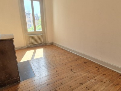 APPARTEMENT T4 A VENDRE - ST ETIENNE CHAVANELLE - 123 m2 - 120 000 €