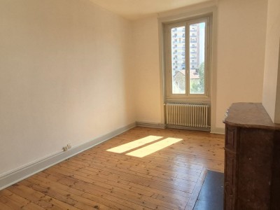 APPARTEMENT T4 A VENDRE - ST ETIENNE CHAVANELLE - 123 m2 - 120 000 €
