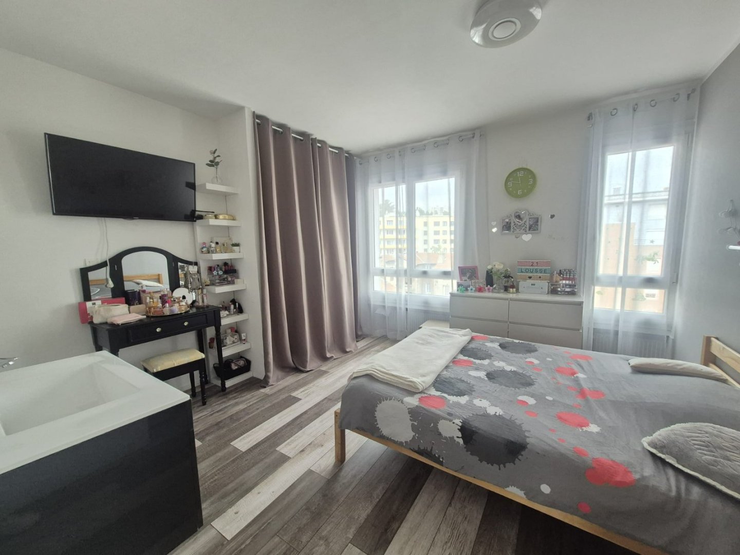 APPARTEMENT T4 - ST ETIENNE FACULTE   CENTRE DEUX - 122.77 m2 - VENDU