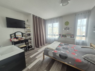 APPARTEMENT T4 A VENDRE - ST ETIENNE FACULTE   CENTRE DEUX - 122.77 m2 - 220000€