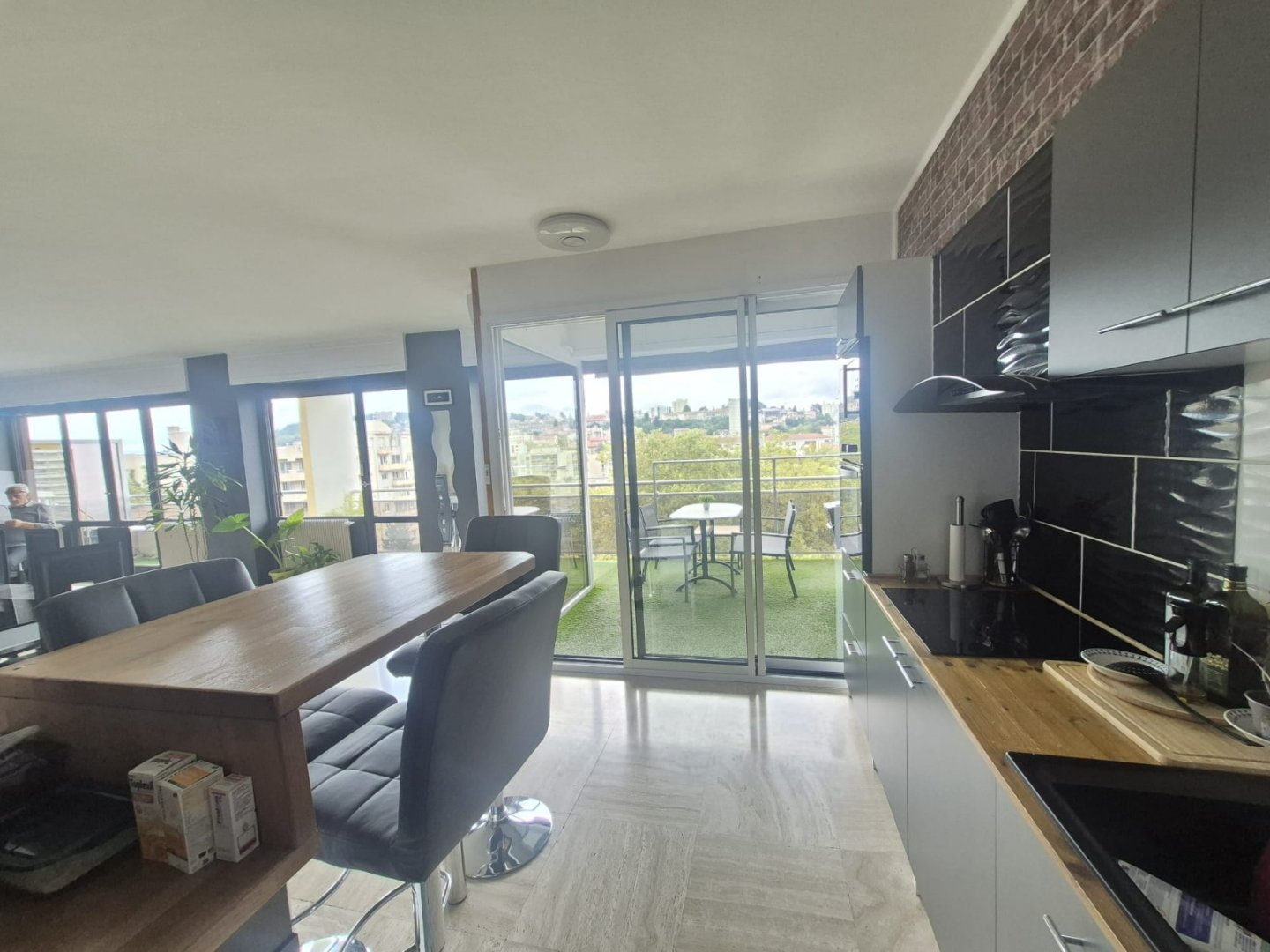 APPARTEMENT T4 - ST ETIENNE FACULTE   CENTRE DEUX - 122.77 m2 - VENDU