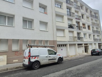 APPARTEMENT T4 A VENDRE - ST ETIENNE Faculté - 80.35 m2 - 5 000 €