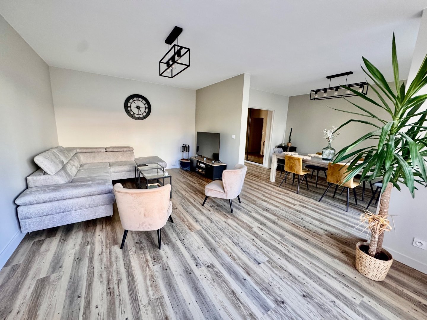 F4 De 102 m2 avec balcon - ST ETIENNE FAURIEL - 102.46 m2 - 189�000�&euro;