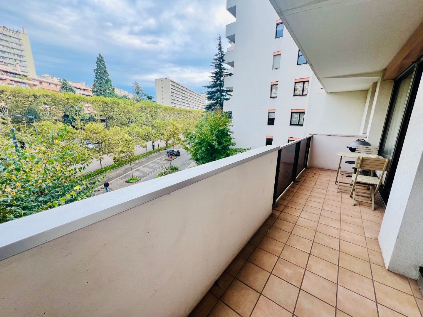 F4 De 102 m2 avec balcon - ST ETIENNE FAURIEL - 102.46 m2 - 189�000�&euro;