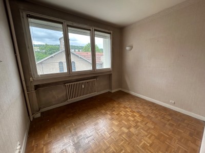 APPARTEMENT T4 A VENDRE - ST ETIENNE FAURIEL - 98 m2 - 110 000 &euro;