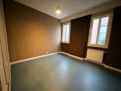 APPARTEMENT T4 A VENDRE - ST ETIENNE FAURIEL - 140 m2 - 180 000 &euro;
