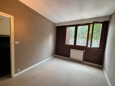 APPARTEMENT T4 A VENDRE - ST ETIENNE FAURIEL - 140 m2 - 180 000 &euro;