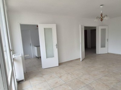 APPARTEMENT T4 A VENDRE - ST ETIENNE LA METARE - 90 m2 - 89 000 €