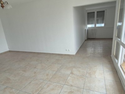 APPARTEMENT T4 A VENDRE - ST ETIENNE LA METARE - 90 m2 - 89 000 €