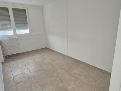 APPARTEMENT T4 A VENDRE - ST ETIENNE LA METARE - 90 m2 - 89 000 €