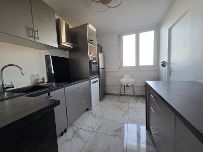 APPARTEMENT T4 A VENDRE - ST ETIENNE LA METARE - 73.16 m2 - 88 000 €