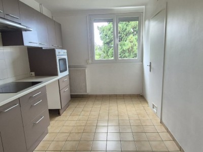 APPARTEMENT T4 A VENDRE - ST ETIENNE LA METARE - 80 m2 - 75 000 €