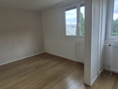 APPARTEMENT T4 A VENDRE - ST ETIENNE LA METARE - 80 m2 - 75 000 €