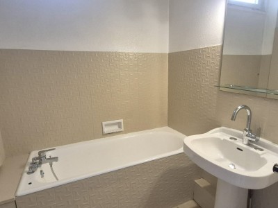 APPARTEMENT T4 A VENDRE - ST ETIENNE LA METARE - 80 m2 - 75 000 €