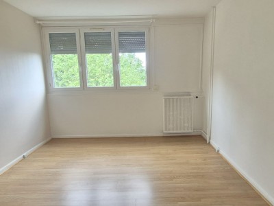 APPARTEMENT T4 A VENDRE - ST ETIENNE LA METARE - 80 m2 - 75 000 €