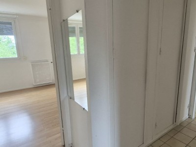 APPARTEMENT T4 A VENDRE - ST ETIENNE LA METARE - 80 m2 - 75 000 €