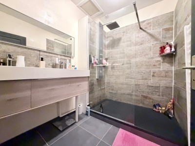 APPARTEMENT T4 A VENDRE - ST ETIENNE Secteur Croix Mission - 90.11 m2 - 115 000 &euro;
