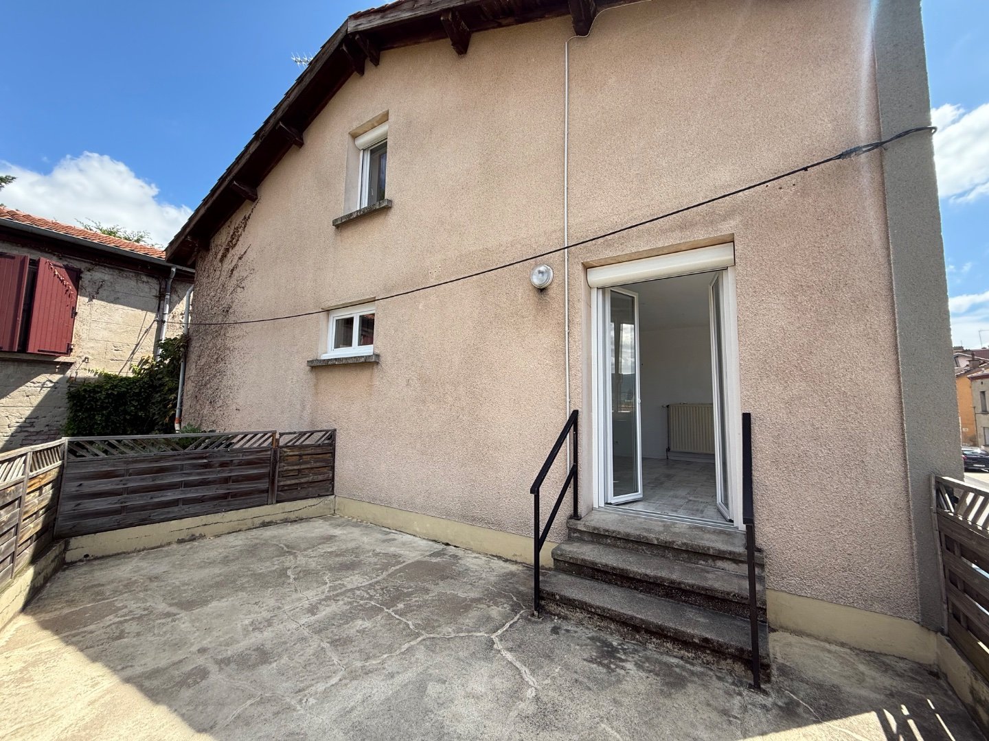 Appartement avec terrasse et garage - ST JEAN BONNEFONDS - 92 m2 - 160�000�&euro;