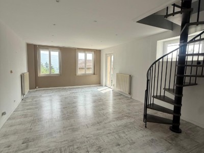 Appartement avec terrasse et garage A VENDRE - ST JEAN BONNEFONDS - 92 m2 - 160000€