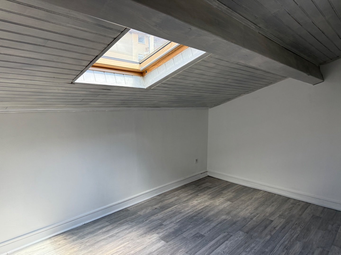 Appartement avec terrasse et garage - ST JEAN BONNEFONDS - 92 m2 - 160�000�&euro;