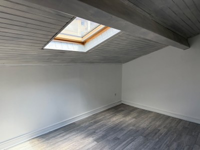 Appartement avec terrasse et garage A VENDRE - ST JEAN BONNEFONDS - 92 m2 - 160000€