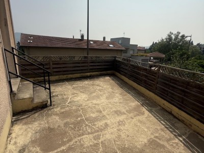 Appartement avec terrasse et garage A VENDRE - ST JEAN BONNEFONDS - 92 m2 - 160000€