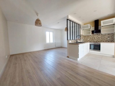 APPARTEMENT DE TYPE 4 AVEC GARAGE A VENDRE - UNIEUX - 84 m2 - 139000€