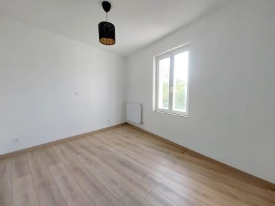 APPARTEMENT DE TYPE 4 AVEC GARAGE A VENDRE - UNIEUX - 84 m2 - 139000€