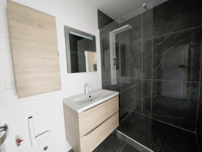 APPARTEMENT DE TYPE 4 AVEC GARAGE A VENDRE - UNIEUX - 84 m2 - 139000€